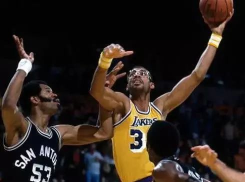 nba中锋历史_篮球历史五大中锋_篮球中锋历史排名