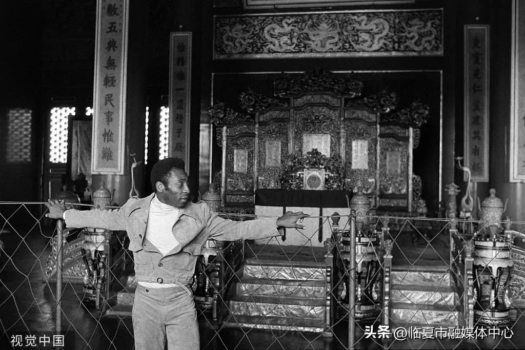 黑人足球明星排名_足球史上黑人冠军是谁啊_黑人足球球员排名