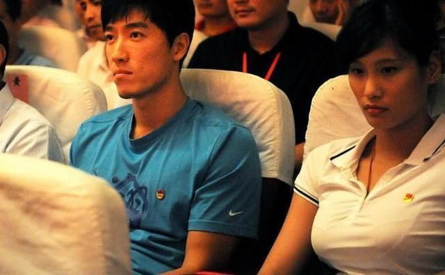 游泳璐璐_璐璐游泳池视频_游泳冠军是谁的小璐女儿