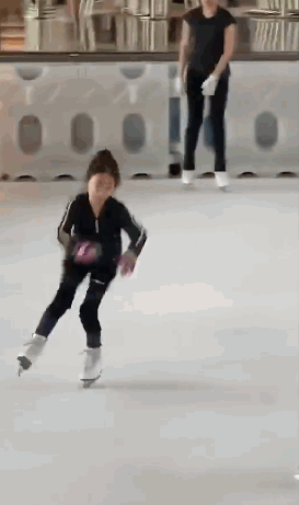 璐璐游泳池视频_王璐娜游泳冠军_游泳冠军是谁的小璐女儿