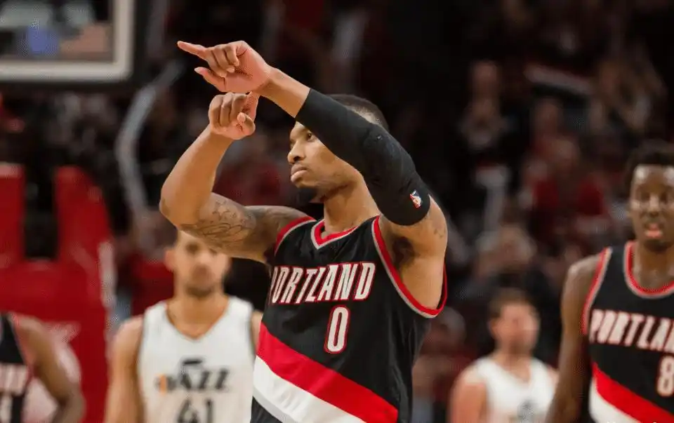 NBA历史上最具标志性的5大庆祝动作：安东尼三指爆头字母哥秀肌肉乔丹舌尖飞天