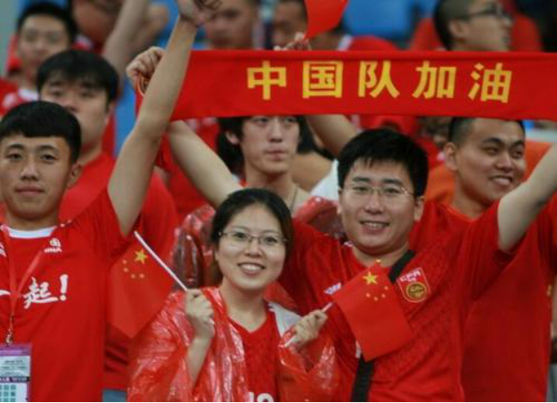 中国队足球勇夺世界冠军_中国的足球队夺得世界冠军_足球比赛夺冠
